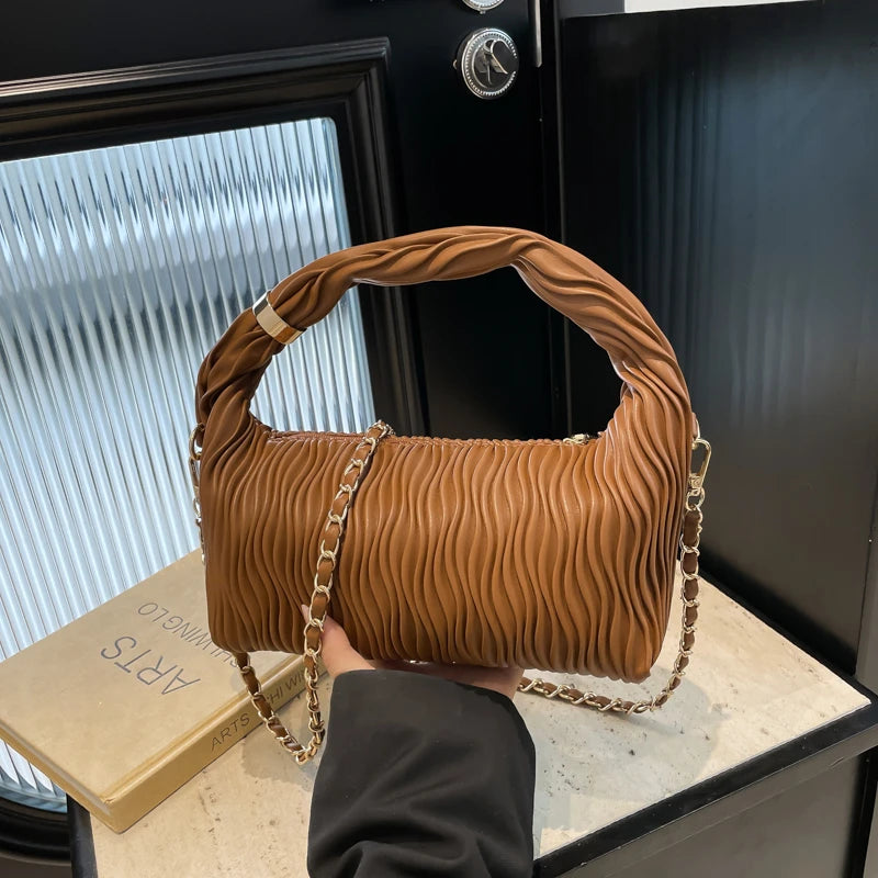 Casual Minimalist Crossbody Handbag Fashionable Design with Zipper Closure and Polyester Lining