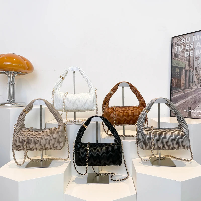 Casual Minimalist Crossbody Handbag Fashionable Design with Zipper Closure and Polyester Lining