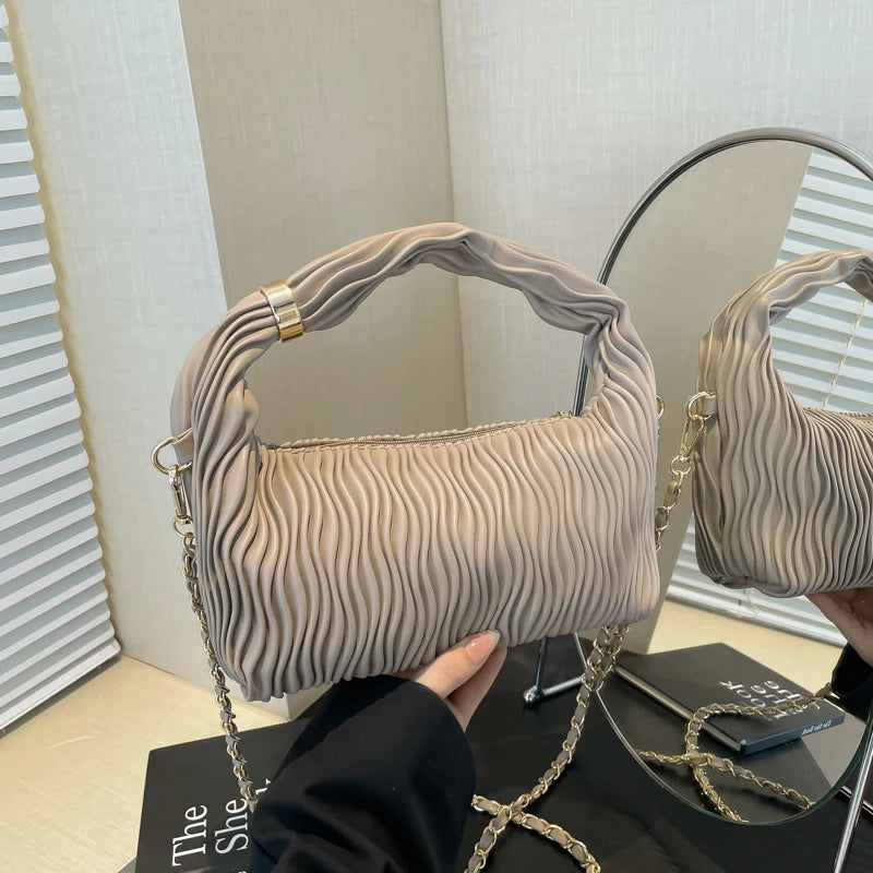 Casual Minimalist Crossbody Handbag Fashionable Design with Zipper Closure and Polyester Lining