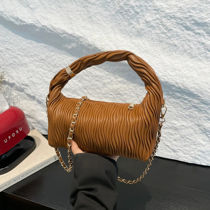 Casual Minimalist Crossbody Handbag Fashionable Design with Zipper Closure and Polyester Lining