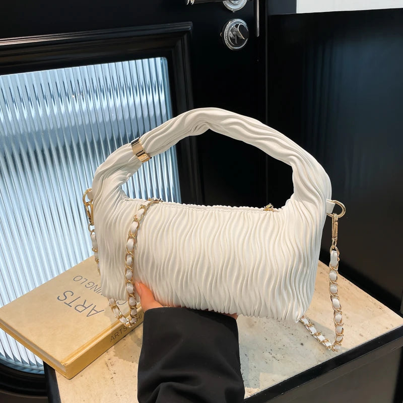 Casual Minimalist Crossbody Handbag Fashionable Design with Zipper Closure and Polyester Lining