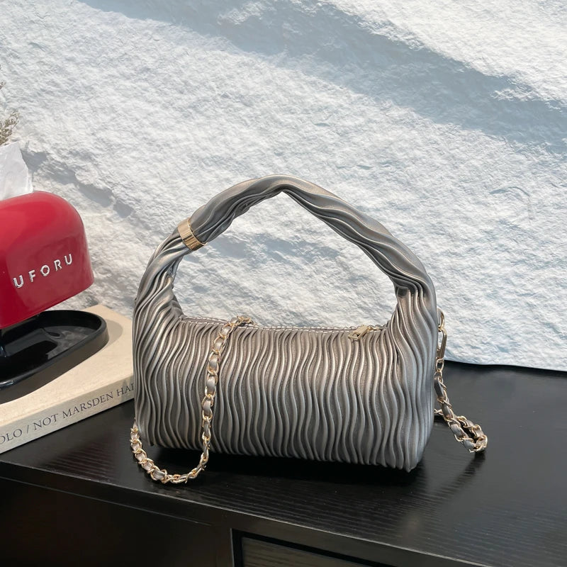 Casual Minimalist Crossbody Handbag Fashionable Design with Zipper Closure and Polyester Lining